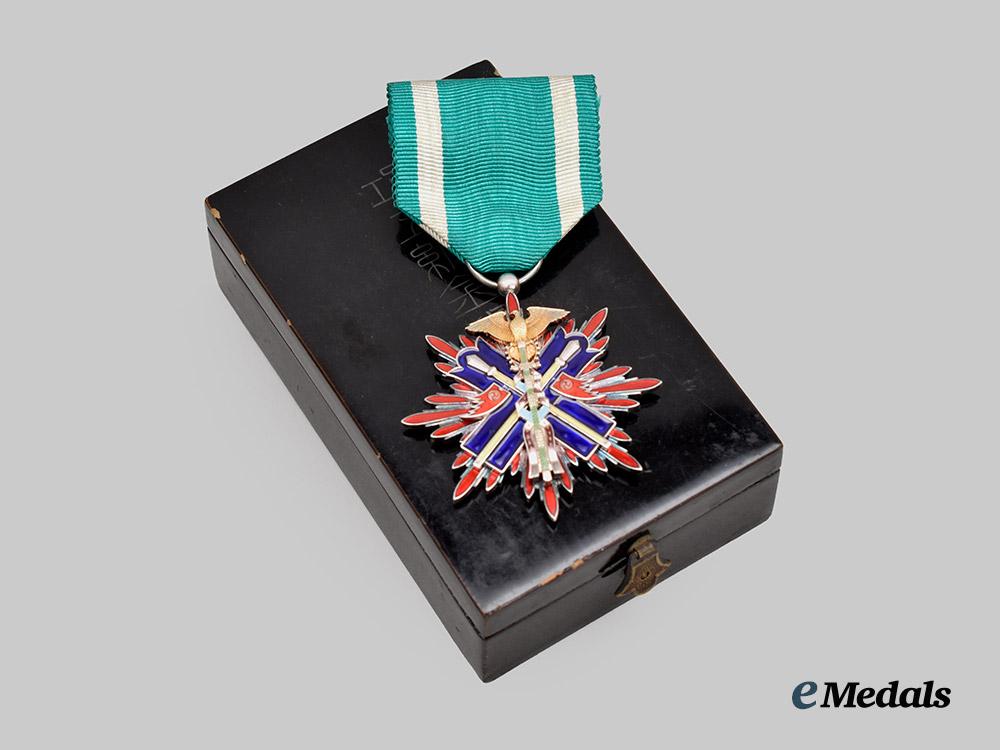 japan,_imperial._an_order_of_the_golden_kite,_v_class_in_case___m_n_c8484