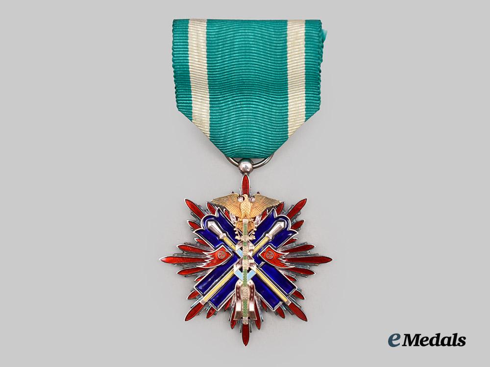 japan,_imperial._an_order_of_the_golden_kite,_v_class_in_case___m_n_c8485