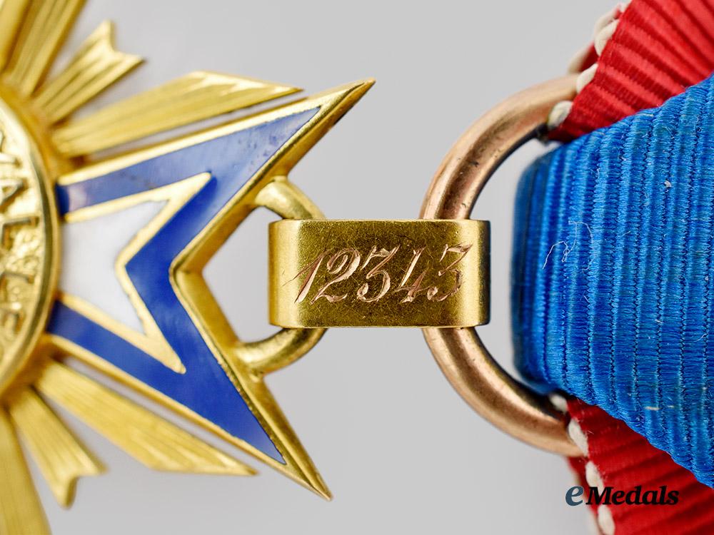 united_states._a_military_order_of_the_loyal_legion_of_the_united_states_membership_badge,_in_gold___m_n_c8551