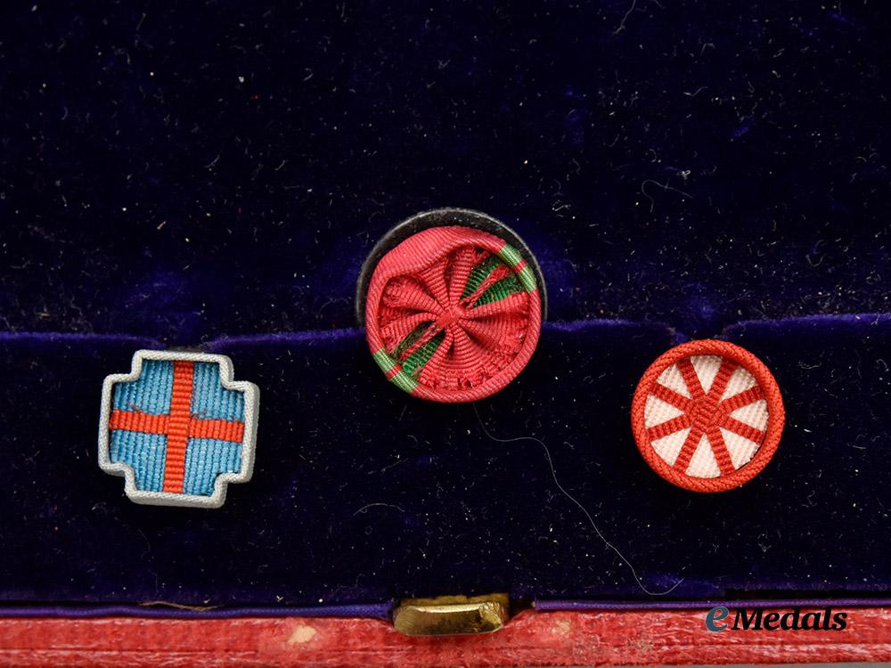 japan,_empire._an_order_of_the_rising_sun_and_japanese_decorations_to_arthur_diosy,1910___m_n_c8600