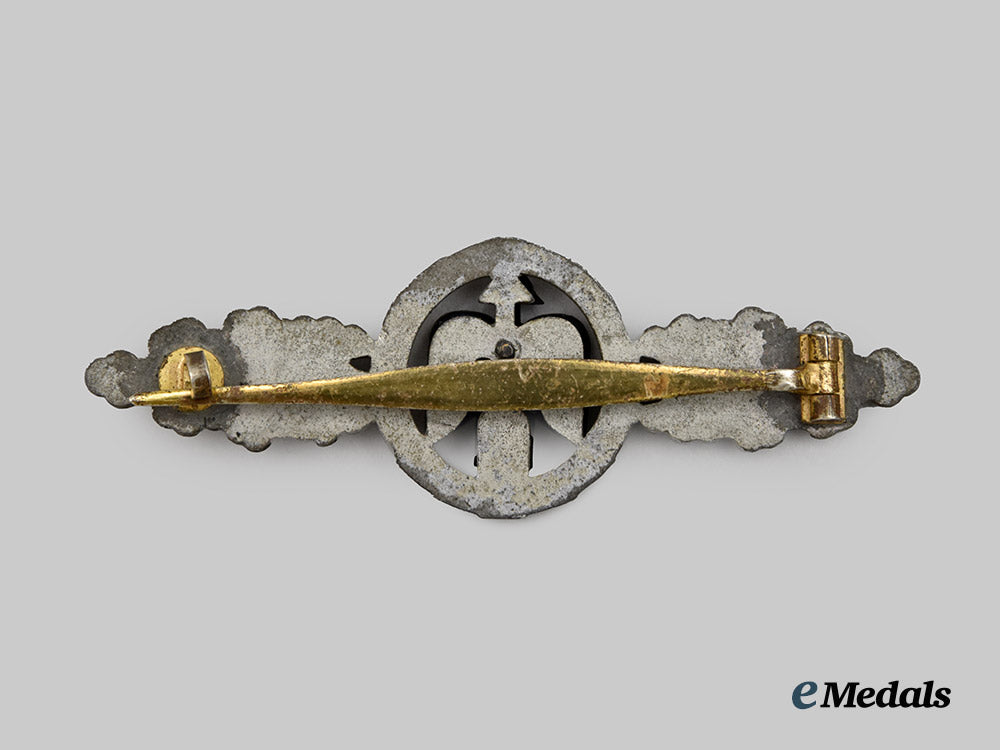 germany,_luftwaffe._a_short_range_day_fighter_clasp,_gold_grade,_by_g._h._osang___m_n_c8625