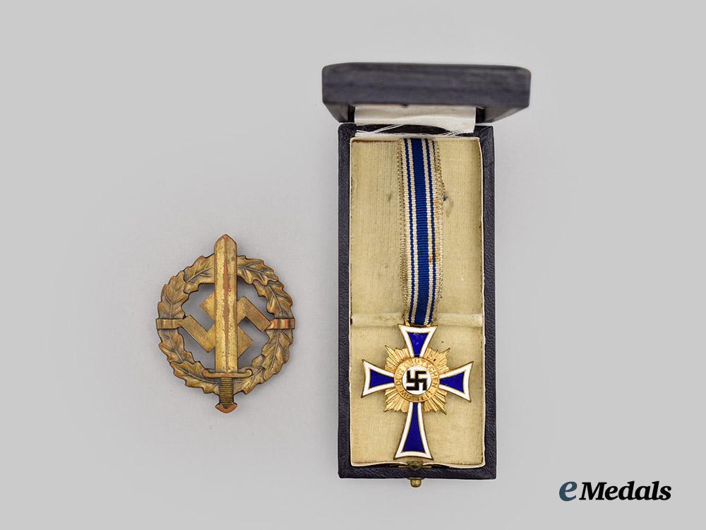 germany,_third_reich._a_mixed_lot_of_awards_and_insignia___m_n_c8635