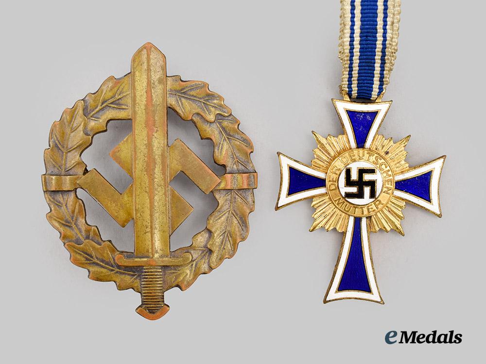 germany,_third_reich._a_mixed_lot_of_awards_and_insignia___m_n_c8638