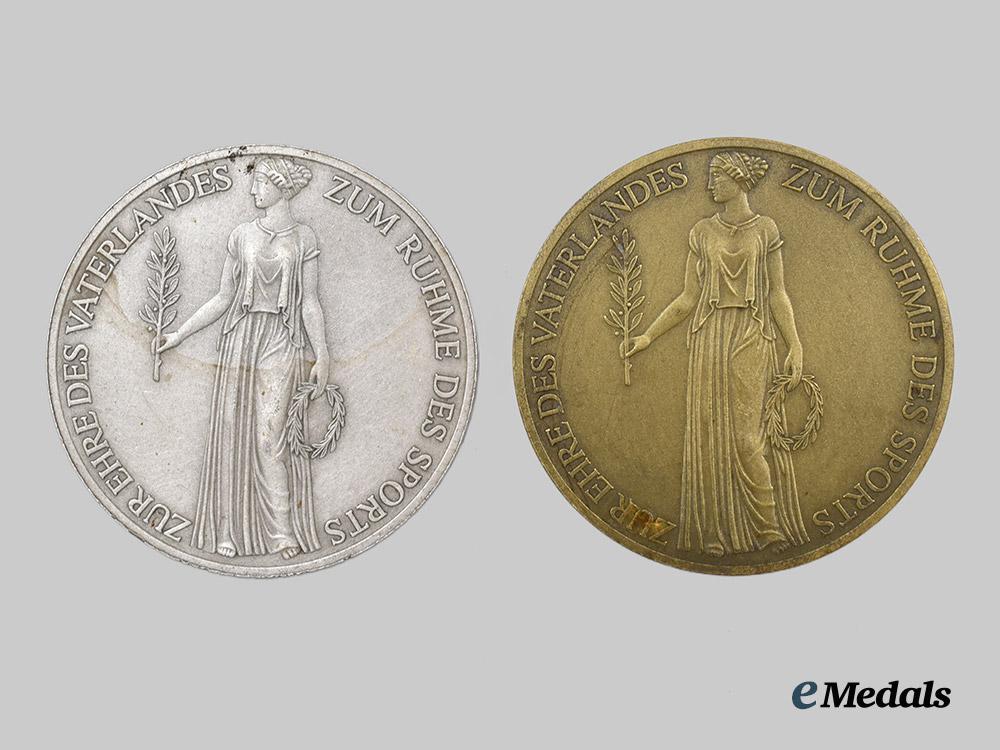 germany,_third_reich._a_pair_of1936_berlin_olympics_commemorative_medallions___m_n_c8647