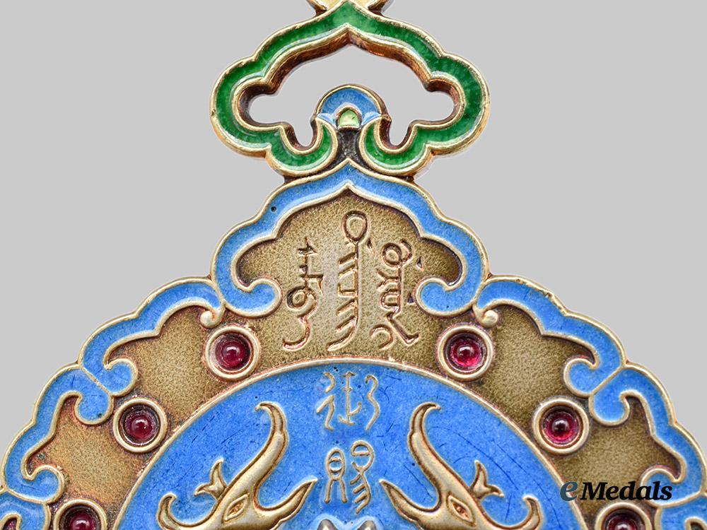 china,_imperial._an_order_of_the_double_dragon,_type_i,_i_i_i_class,_i_grade_neck_badge,_collector’s_version,_c.1960___m_n_c8649