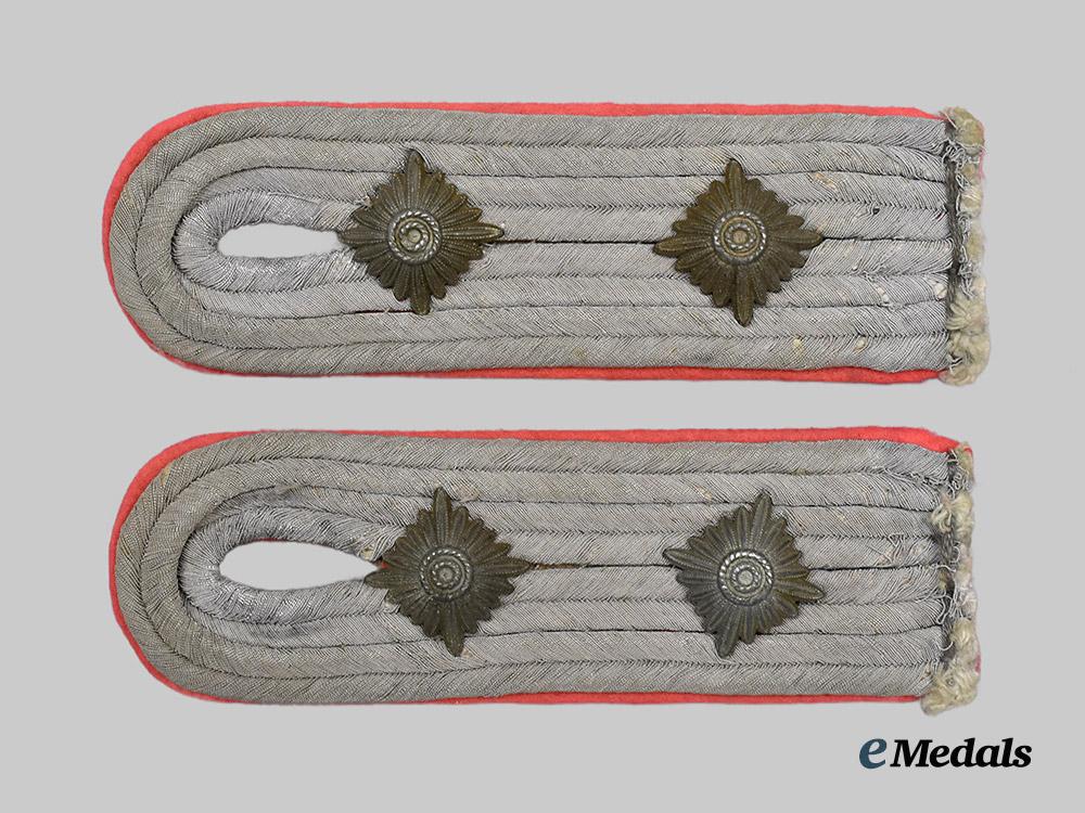 germany,_heer._a_set_of_armoured_hauptmann_shoulder_boards___m_n_c8659