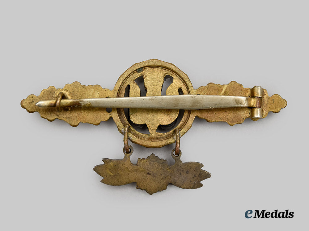 germany,_luftwaffe._a_bomber_clasp,_gold_grade,_with_star_pendant___m_n_c8722