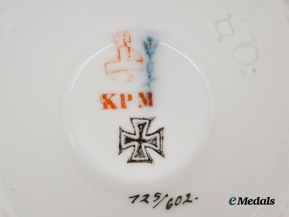 germany,_imperial._a_paul_von_hindenburg_patriotic_cup,_by_the_royal_porcelain_factory___m_n_c8745