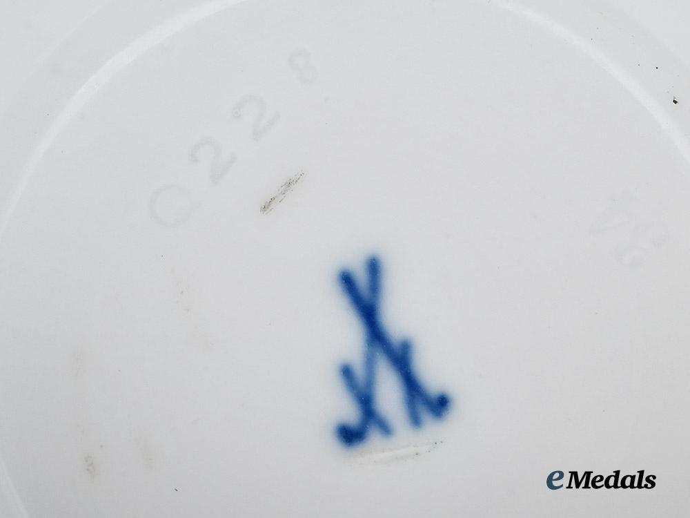 germany,_imperial._a_first_world_war_patriotic_vase,_by_meissen_porcelain___m_n_c8768