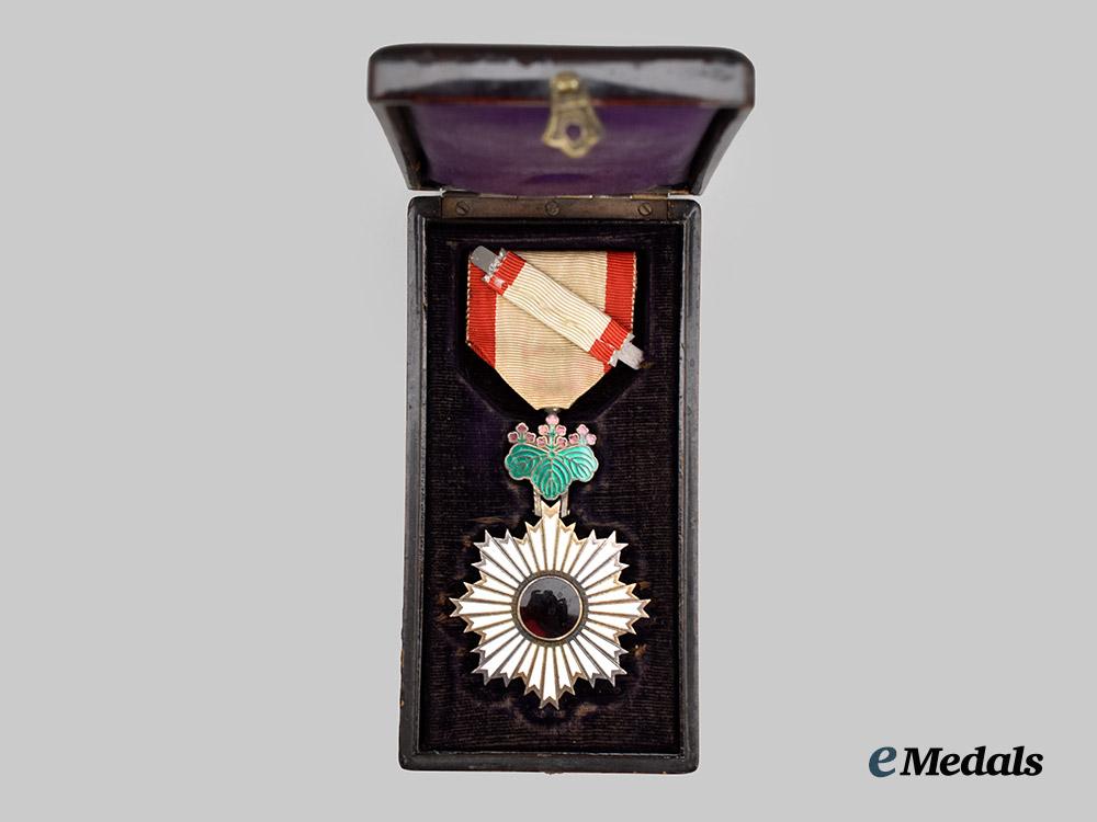 japan,_imperial._an_order_of_the_rising_sun,_v_class_in_case___m_n_c8773
