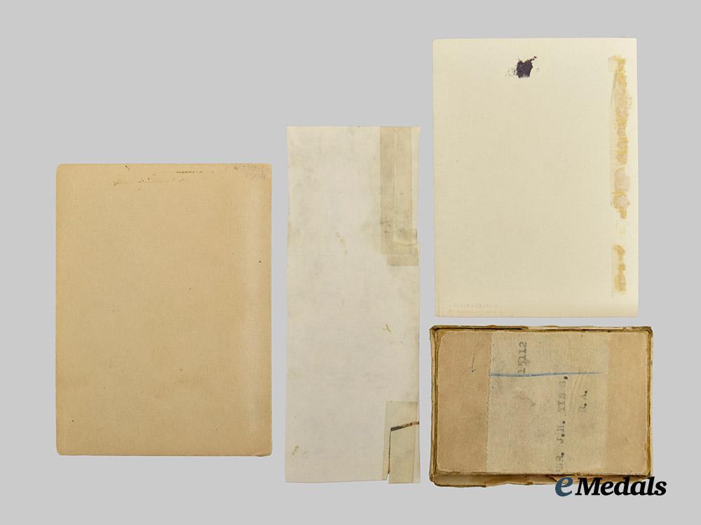 canada,_c_e_f._a_vimy_memorial_family_group_to_the_morrison_brothers___m_n_c8838