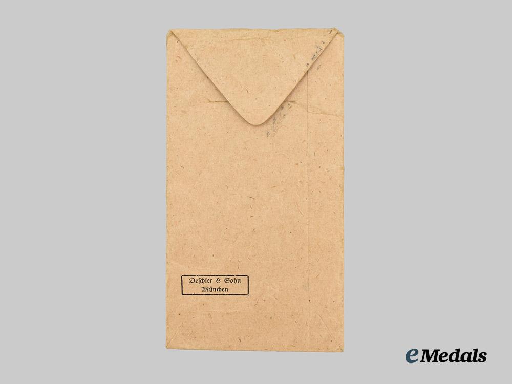 germany,_wehrmacht._an_issue_package_for_a1939_clasp_to_the_iron_cross_i_i_class,_by_deschler&_sohn___m_n_c8931