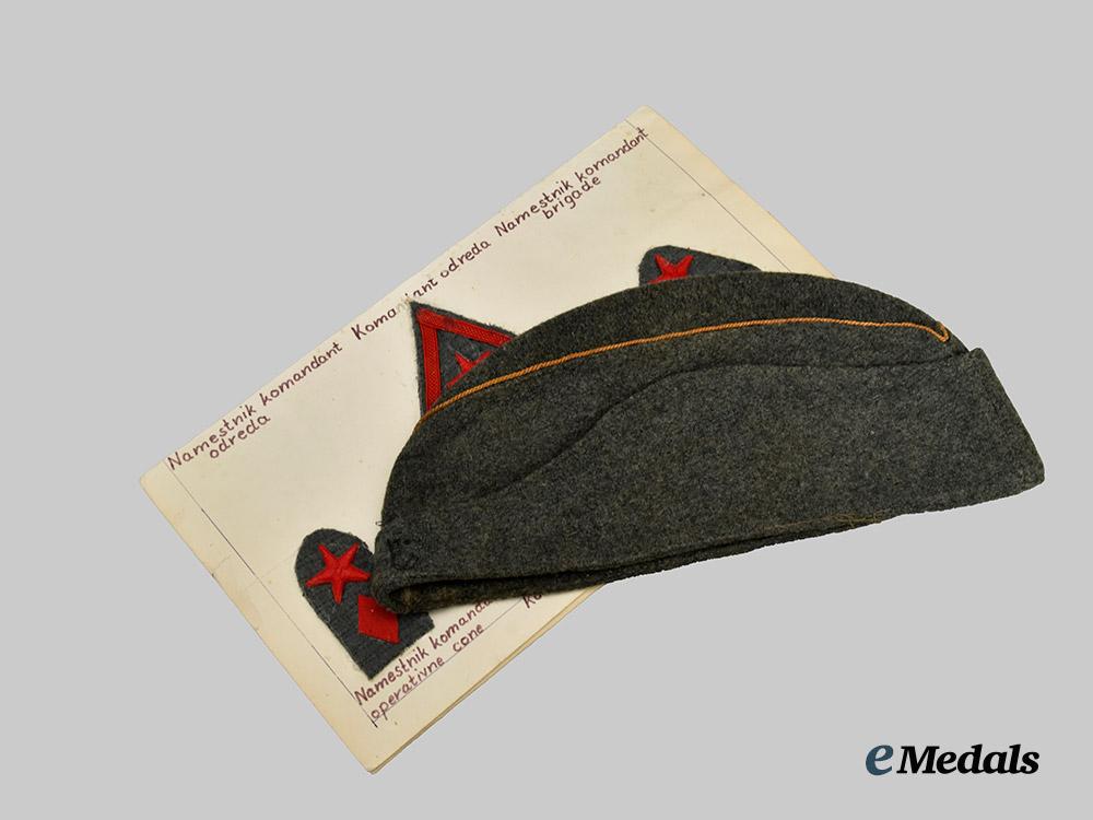 yugoslavia,_republic._a_lot_of_balkan_partisan_insignia_and_cap,1941-43___m_n_c9004
