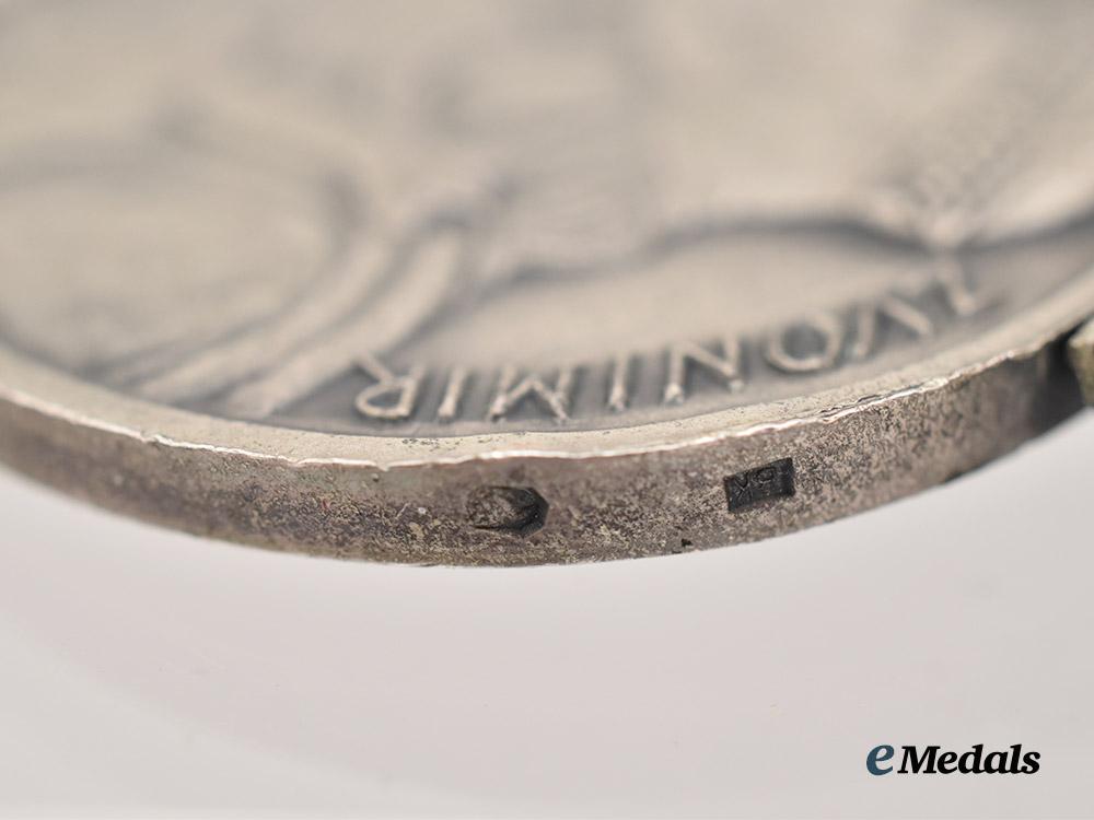 croatia,_independent_state._an_order_of_the_crown_of_king_zvonomir,_silver_medal_for_anti-_partisan_actions,_to_oberjäger_rudolf_manigk___m_n_c9175