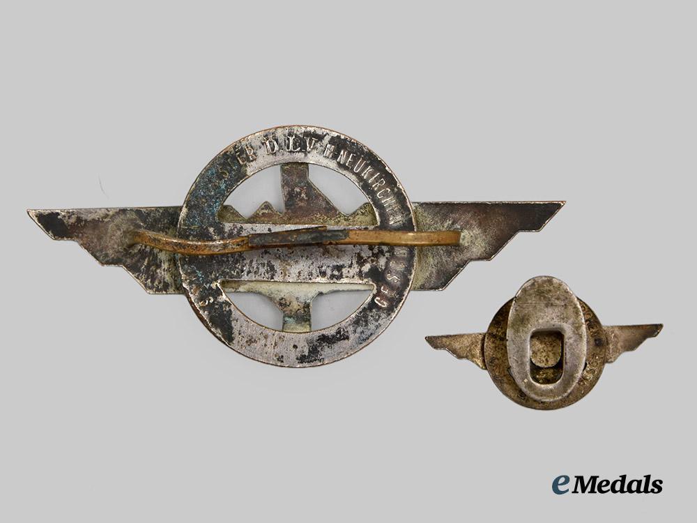 germany,_d_l_v._a_cap_badge,_with_boutonniere,_by_karl_wurster___m_n_c9186-_recovered