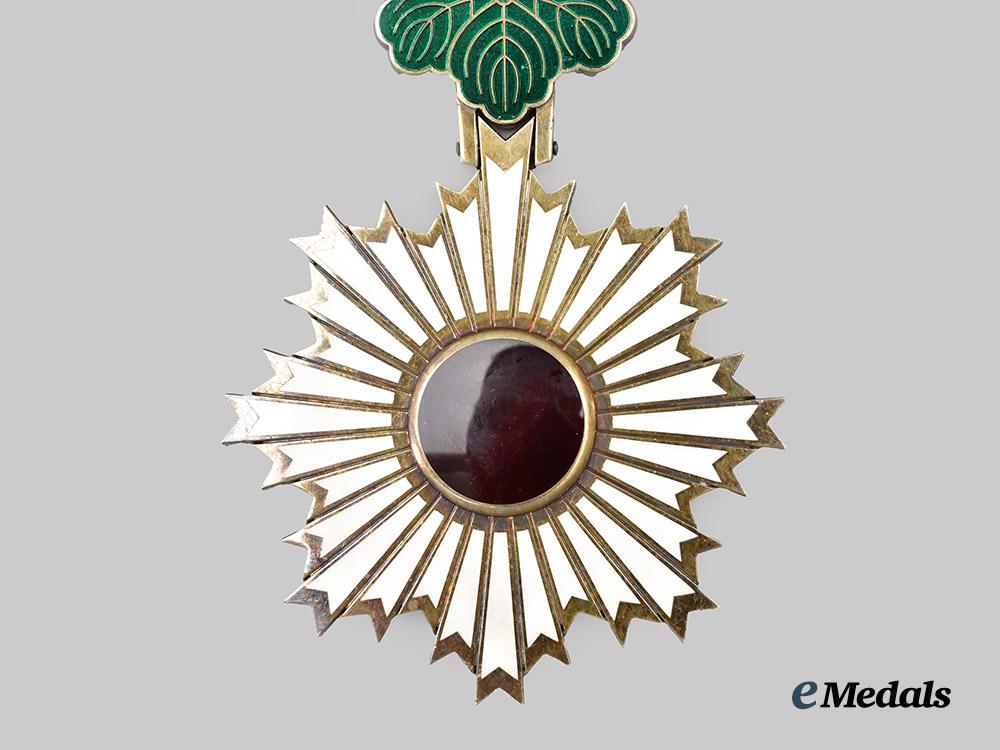 japan,_empire._an_order_of_the_rising_sun,_third_class_commander’s_badge,_c.1900___m_n_c9248