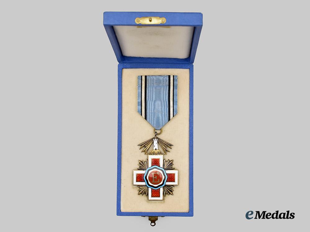 estonia,_independent_democratic_nation._an_order_of_merit_of_the_estonian_red_cross,_by_roman_tavast___m_n_c9253