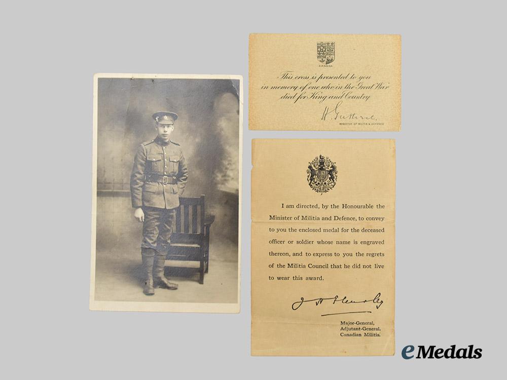 canada,_c_e_f._a_first_war_group_to_pte._stanley_barr,_k_i_a_at_lens,_august231917___m_n_c9285