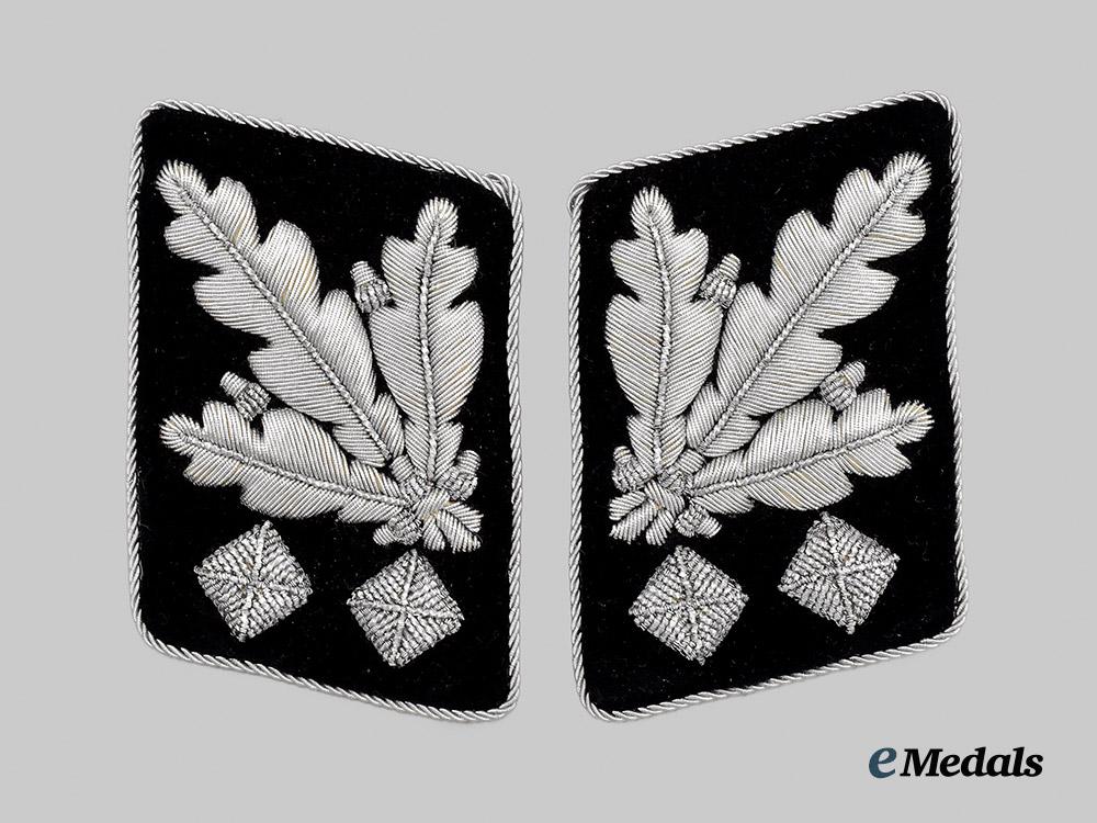 germany,_s_s._a_rare_and_mint_set_of_s_s-_obergruppenführer_collar_tabs,_second_pattern___m_n_c9353