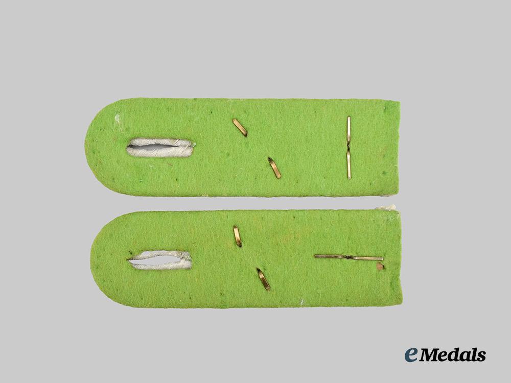 germany,_heer._a_set_of_panzergrenadier_machine_gun_unit_oberleutnant_shoulder_boards___m_n_c9472