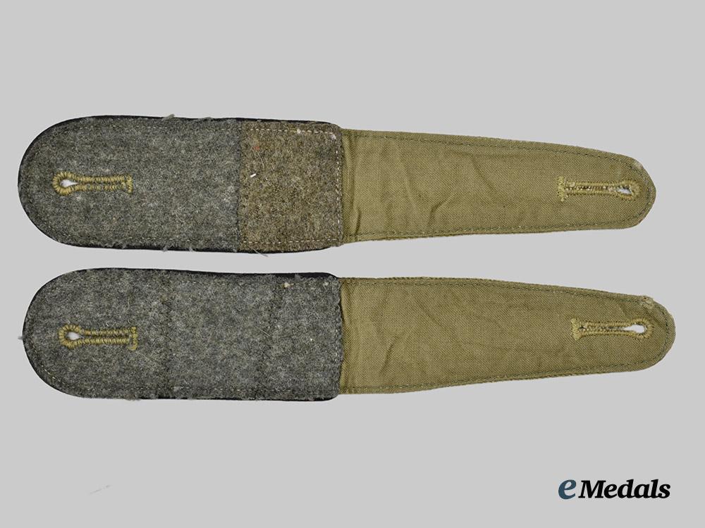 germany,_third_reich._a_pair_of_organisation_todt_construction_personnel_arbeitsmann_shoulder_straps___m_n_c9504