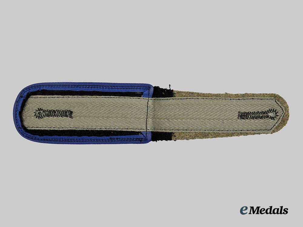 germany,_third_reich._a_pair_of_insignia___m_n_c9536