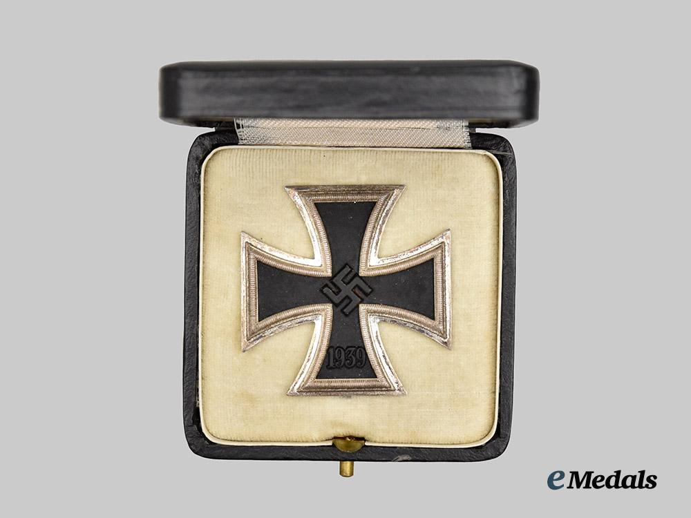 germany,_wehrmacht._a1939_iron_cross_i_class,_with_case,_by_c._f._zimmermann___m_n_c9555