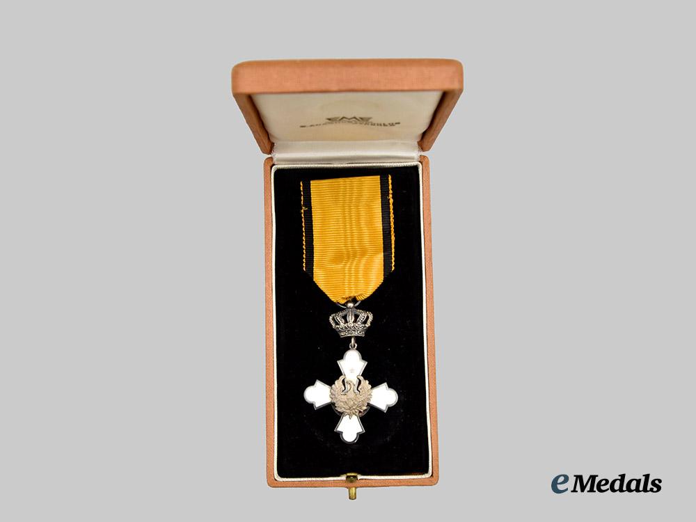 greece,_kingdom._a_order_of_the_phoenix_member_or_silver_cross,_monarchy1947-1964___m_n_c9598