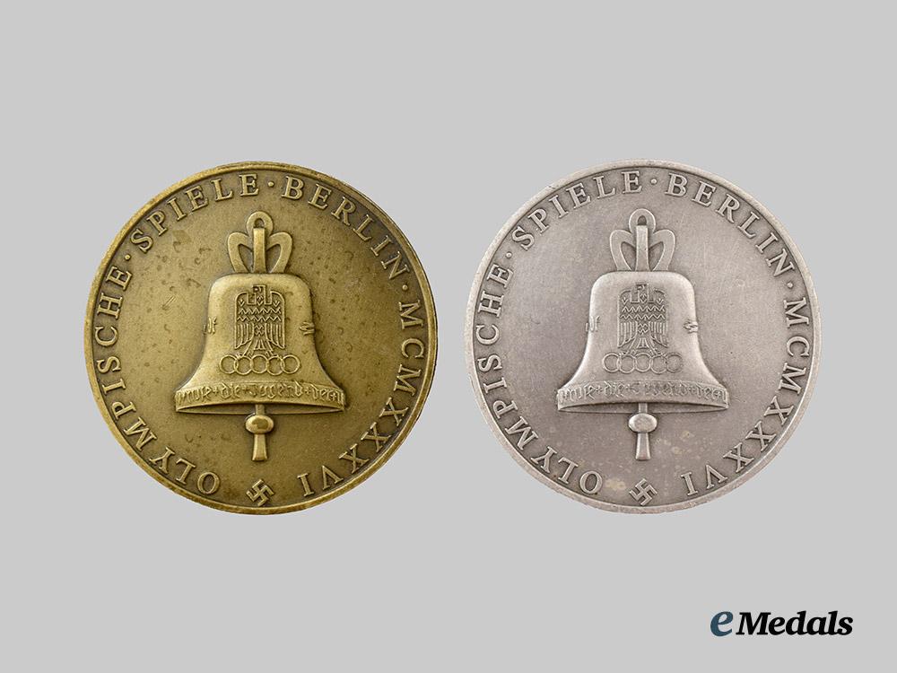 germany,_third_reich._a_pair_of1936_berlin_olympics_commemorative_medallions___m_n_c9600