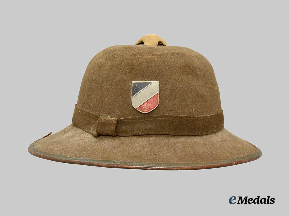 germany,_heer._a_tropical_pith_helmet,_second_pattern,_by_j_t_a___m_n_c9619