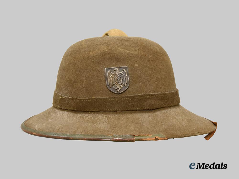 germany,_heer._a_tropical_pith_helmet,_second_pattern,_by_j_t_a___m_n_c9620