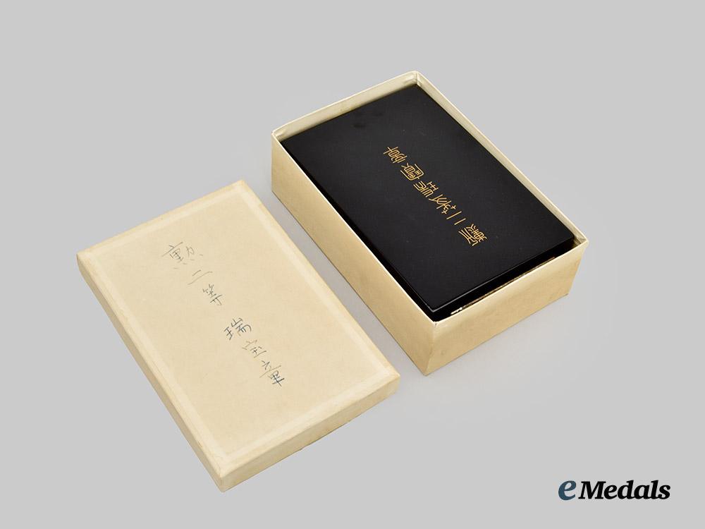japan,_imperial._an_order_of_the_sacred_treasure,_i_class_breast_star_in_case___m_n_c9750
