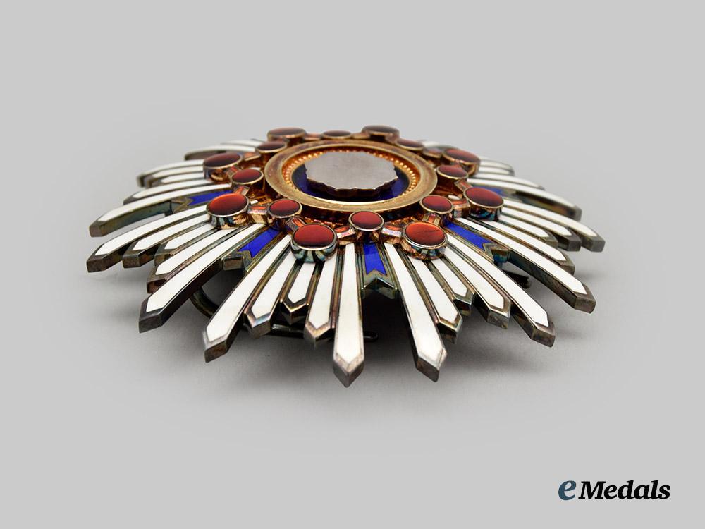 japan,_imperial._an_order_of_the_sacred_treasure,_i_class_breast_star_in_case___m_n_c9755