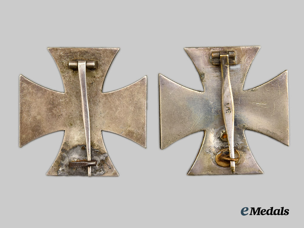 germany,_wehrmacht._a_pair_of1939_iron_crosses_i_class___m_n_c9795