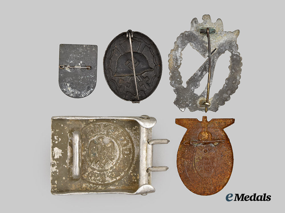 germany,_third_reich._a_mixed_lot_of_awards_and_insignia___m_n_c9825