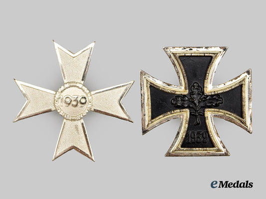 germany,_federal_republic._a_pair_of_second_world_war_service_badges,1957_version___m_n_c9831