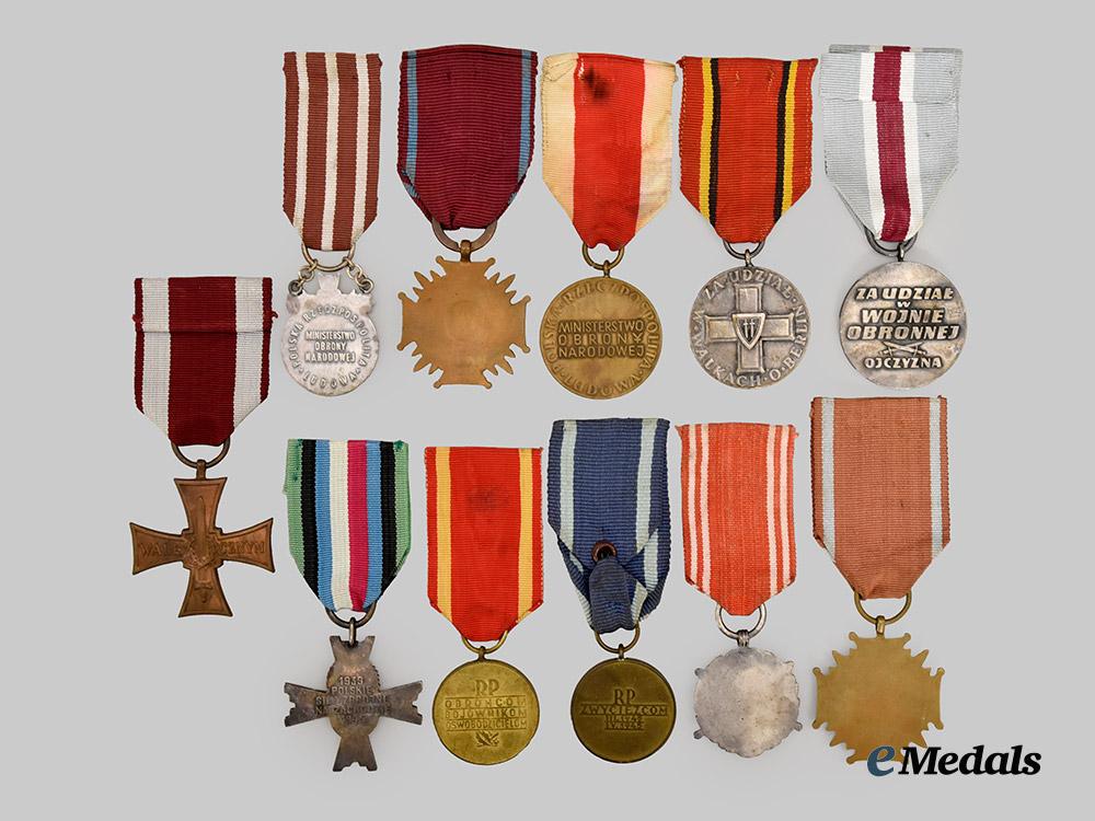 poland._a_lot_of_eleven_medals_and_decorations___m_n_c9836