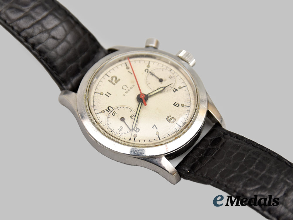 canada,_commonwealth._a_rare_r_c_a_f_o_m_e_g_a_h_a-62_single-_pusher_chronograph_wristwatch___m_n_c9941