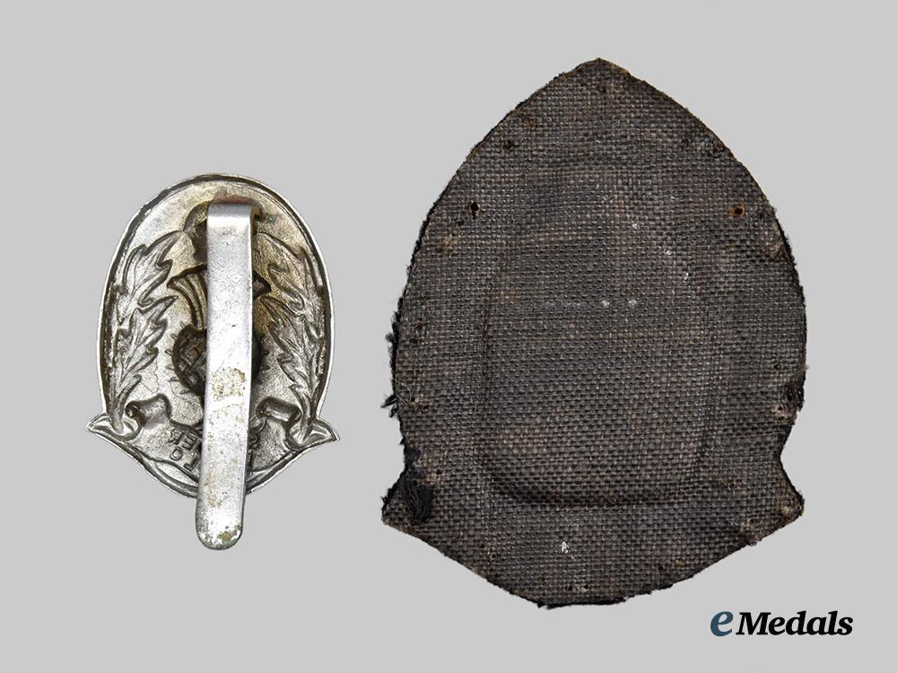 united_kingdom._two_scottish_constabulary_badges_c.1940-1950___m_n_c9958