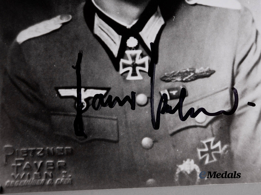 germany,_third_reich._a_lot_of_post-_war_signed_knight’s_cross_winner_photographs_e_medals__g62074_6
