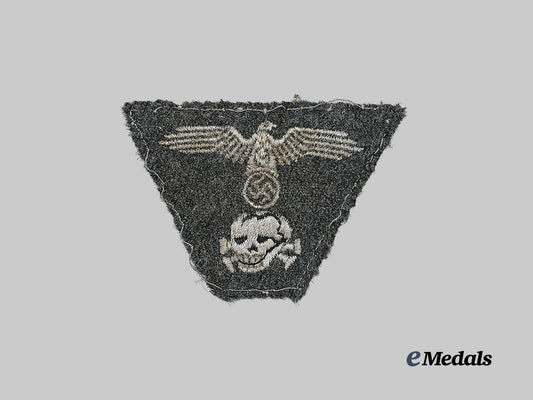 germany,_s_s._a_waffen-_s_s_m43_field_cap_insignia_for_enlisted_ranks,_late-_war_variant_e_medals__g62988_2