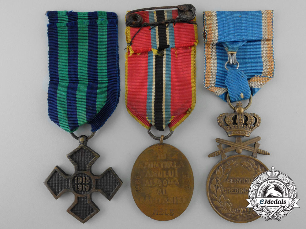 three_romanian_medal,_awards,&_decorations_a_0057