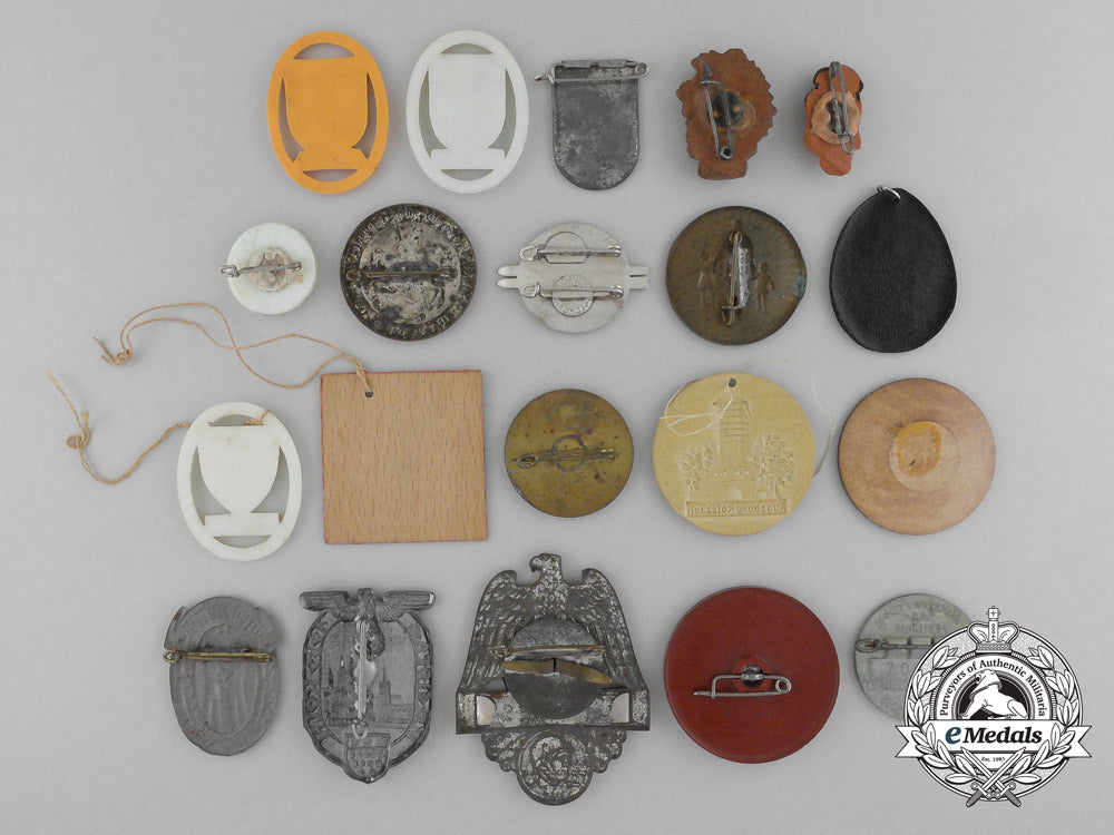 germany,_third_reich._twenty_two_war_period_tinnies_and_badges_a_0104_1_1