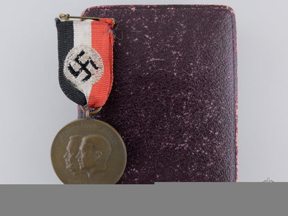 a1933_ah_and_hindenburg_unity_medal_with_case_a_1933_ah_and_hi_55b25cfe081f7