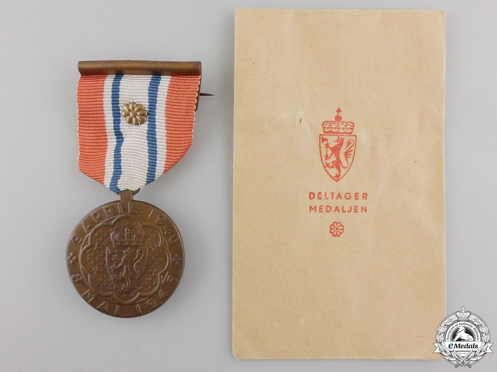 norway._a1940-45_war_medal_with_packet_a_1940_45_norweg_5575b08f5f15d