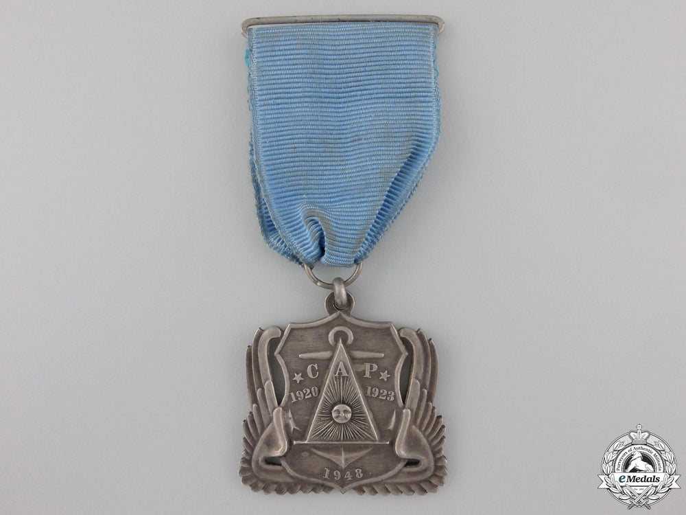 a1948_argentinean_cap_armed_forces_medal_a_1948_argentine_558046444e96f