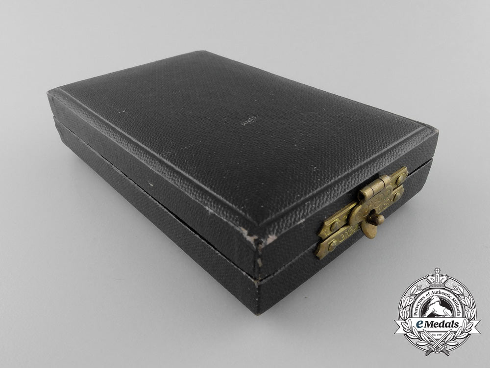a1914_lippe-_schaumburg_loyal_service_cross_with_case_of_issue_a_4147