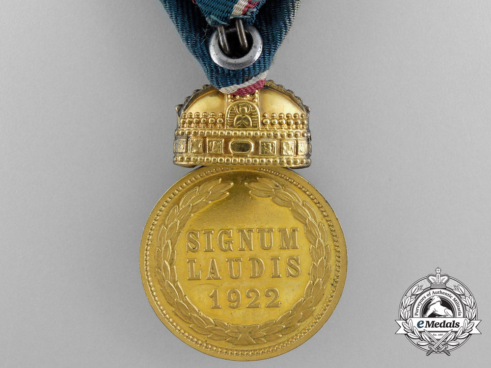 a_hungarian_signum_laudis_medal;_gold_grade_a_5584
