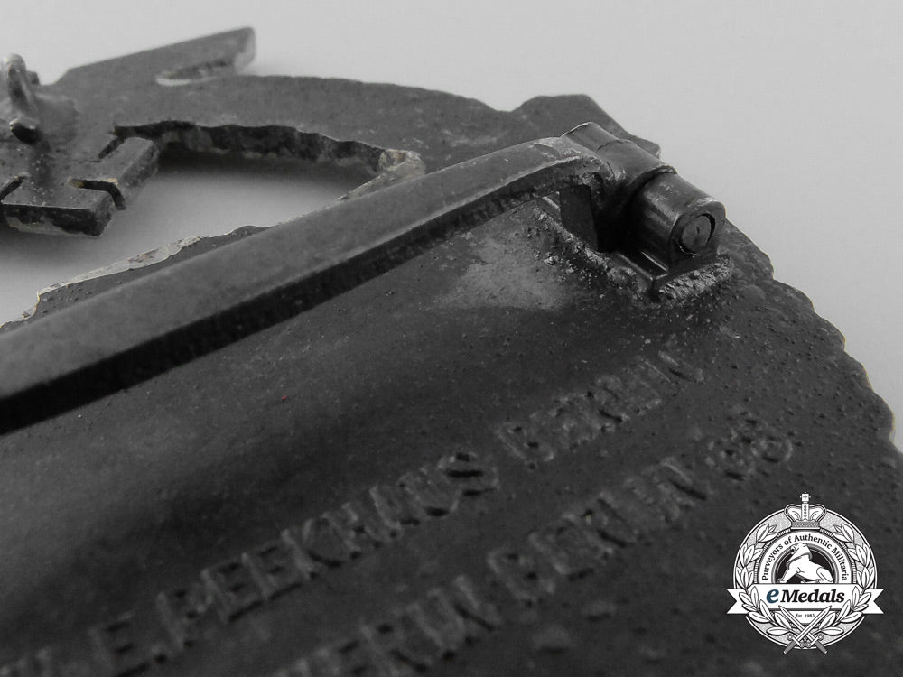 a_kreigsmarine_e-_boat_badge_by_schwerin,_berlin;_second_version_a_8256