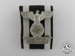 A First Type Clasp To Iron Cross 1939; Second Class